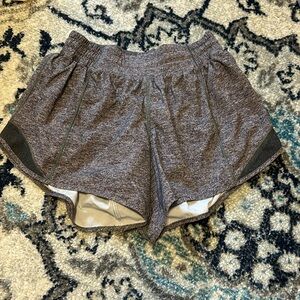 Lululemon Hotty Hot 2.5 shorts